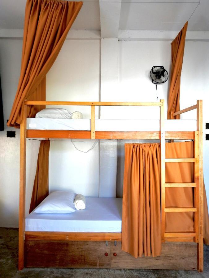 Three Little Birds Surf Hostel 제너럴 루나 외부 사진