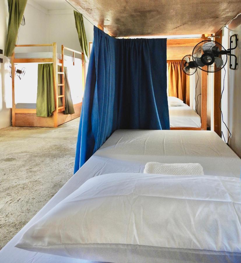 Three Little Birds Surf Hostel 제너럴 루나 외부 사진
